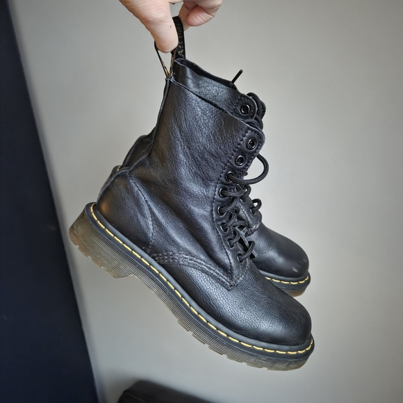 Dr Marten EUC 1460 Pascal Soft Virginia Leather Lace-Up Boots Women 7 - Picture 3 of 11